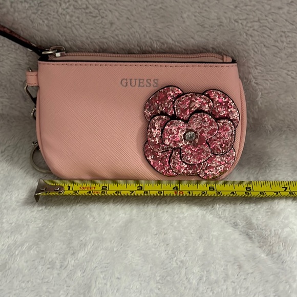 Guess - Picture 1 of 4